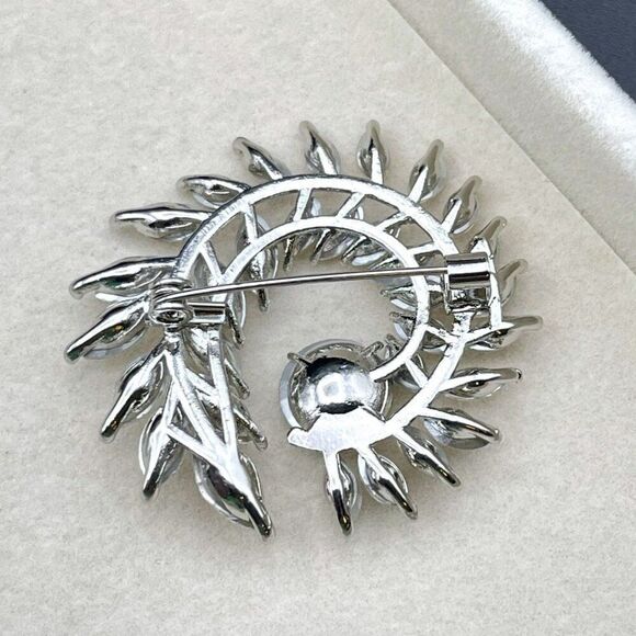 Silver with White Diamond Crystal Floral Leaf Wreath Pin Back Brooch - Picture 7 of 8